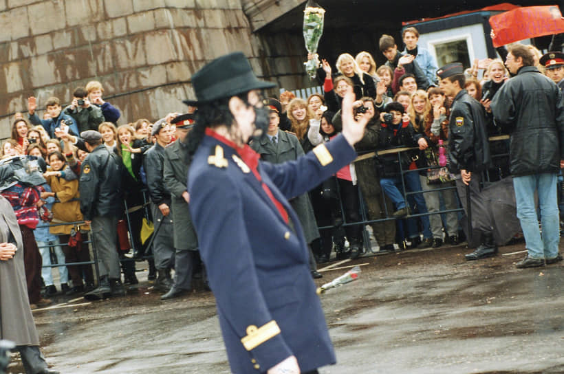 В российской столице Майкл Джексон посетил Кремль, Оружейную палату и несколько антикварных магазинов