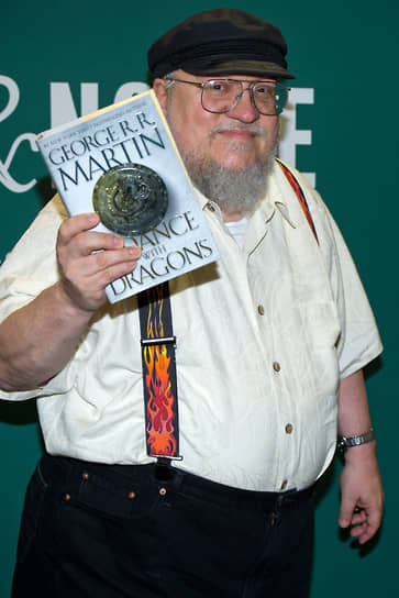 Джордж Мартин на презентации книги «Танец с драконами» в Нью-Йорке, 2011 год
