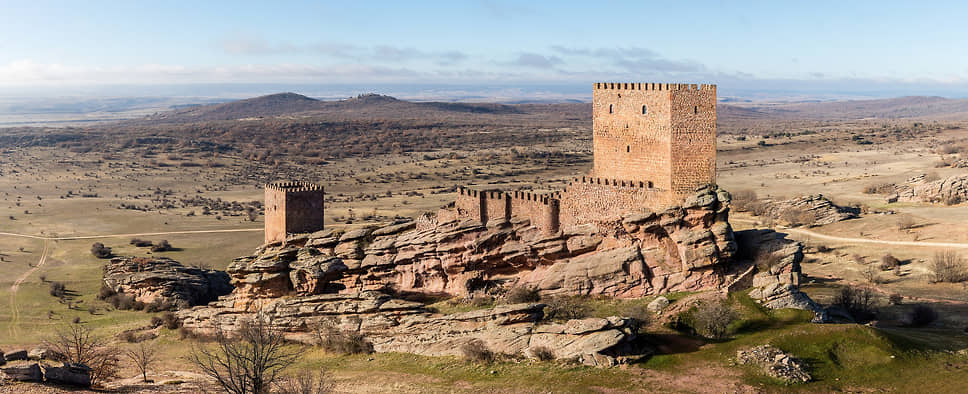 Испанский замок Зафра играл роль Башни Радости в седьмом сезоне