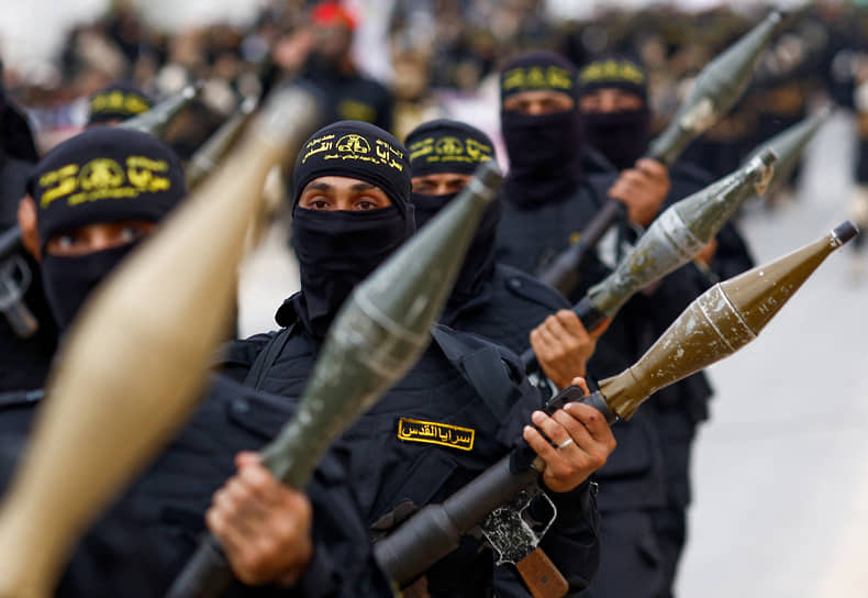 Газа. Палестинцы из «Исламского джихада» (признано в РФ террористическим и запрещено) принимают участие в антиизраильском военном параде, посвященном 36-й годовщине основания движения 