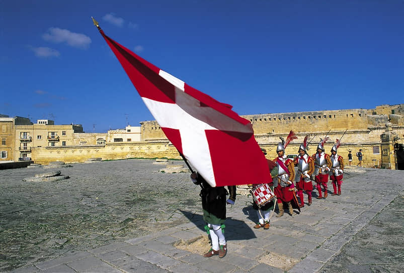 Флаг Мальтийского ордена