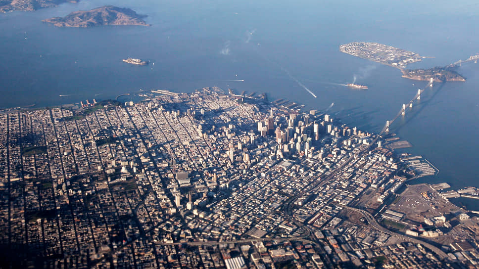 Залив Сан-Франциско. Остров Алькатрас — в левом верхнем углу