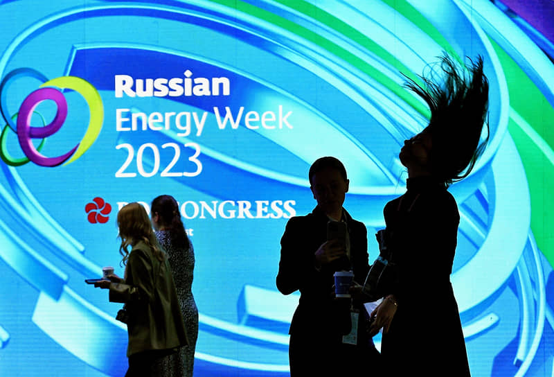 Москва. Участники форума «Российская энергетическая неделя 2023» в Центральном выставочном зале «Манеж»