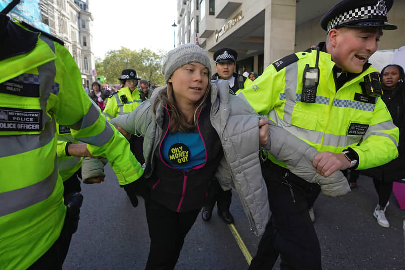 Лондон. Арест активистки Греты Тунберг во время акции против нефтегазовых компаний   

