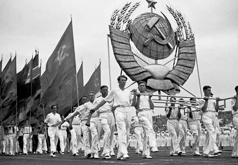 С 1946 года парады физкультурников проводились на стадионе «Динамо»
