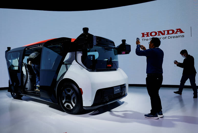 Honda продемонстрировала беспилотный автомобиль, разработанный совместно с дочерней компанией General Motors Cruise. Его планируется использовать в японском такси