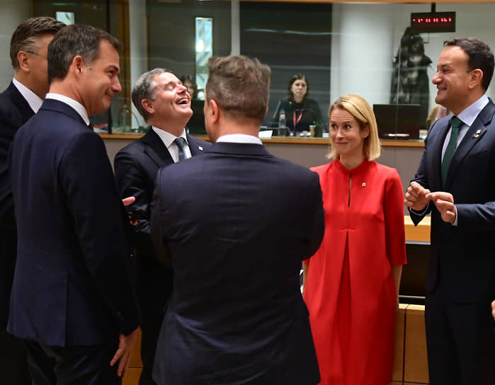 Брюссель, Бельгия. Справа налево: премьер-министр Болгарии Николай Денков, премьер-министр Ирландии Лео Варадкар и премьер-министр Эстонии Кая Каллас на саммите ЕС