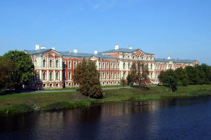 Митавский дворец расположен в Латвии