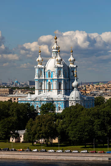 Одним  из грандиозных петербургских проектов архитектора стал Смольный собор (1748—1835) в составе архитектурного ансамбля Смольного монастыря