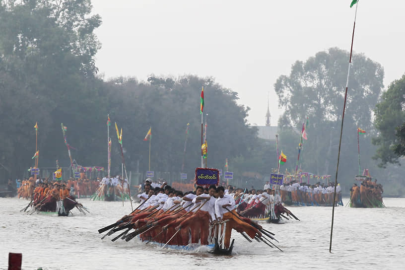 Шан, Мьянма. Представители коренного народа исполняют традиционный танец на праздновании Национального дня интха