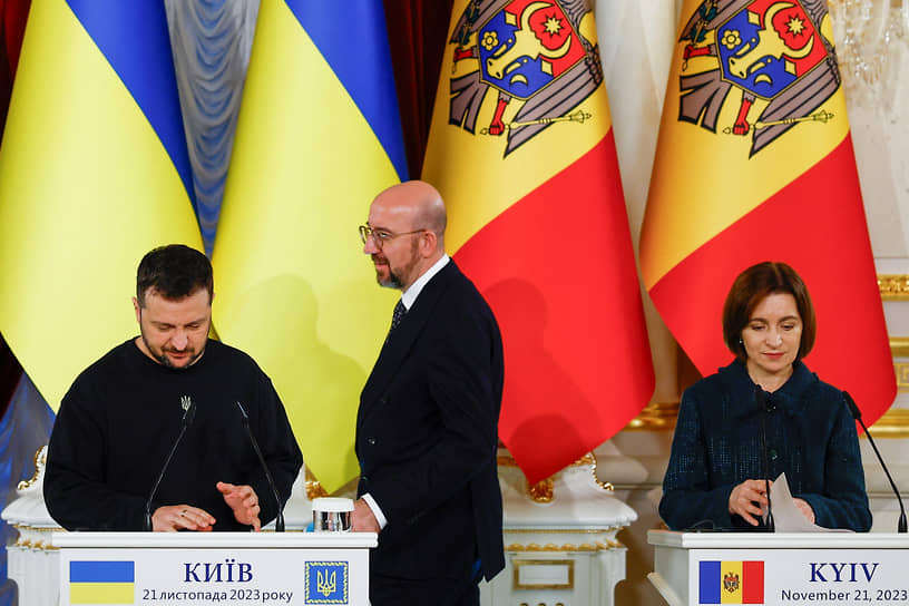 Президент Украины Владимир Зеленский,  глава Европейского совета Шарль Мишель и президент Молдавии Майя Санду
