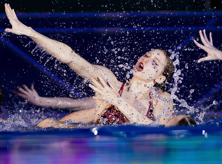 Калининград. Шоу олимпийских чемпионов по синхронному плаванию