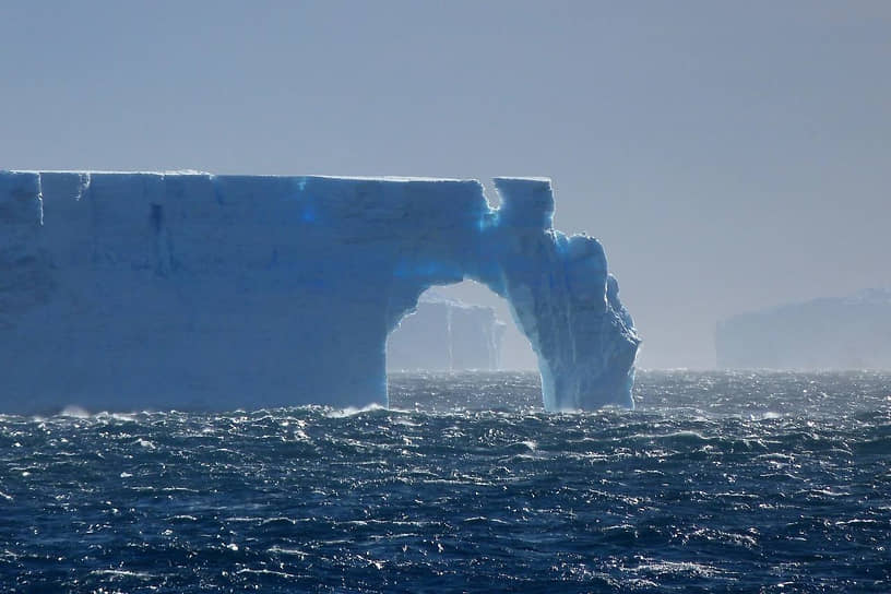 Iceberg, одежда.