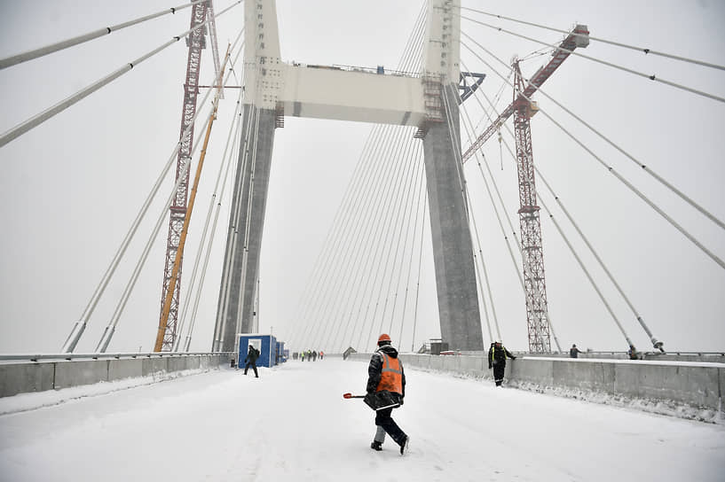 Новосибирск, Россия. Строительство моста через реку Обь
