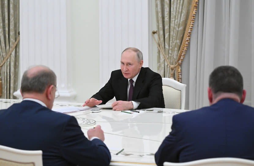 Президент России Владимир Путин проводит встречу с руководителями фракций Госдумы