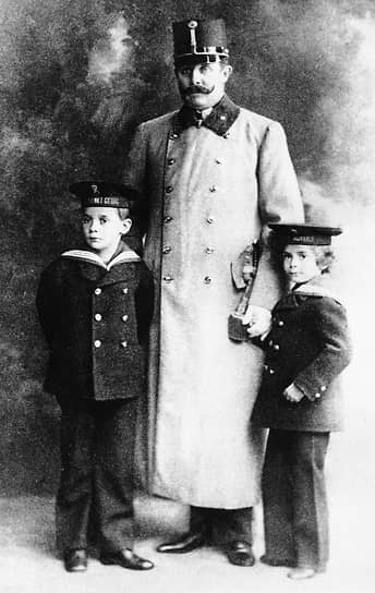 Эрцгерцог Франц Фердинанд с сыновьями от чешской графини Софии Хотек. Брак был одобрен лишь при условии, что дети рожденные в нем, в будущем не будут претендовать на престол 
