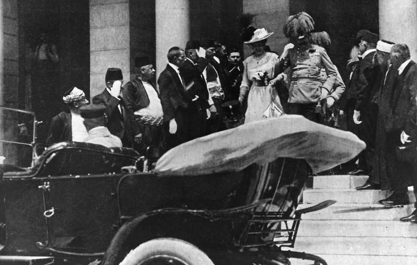 Эрцгерцог Франц Фердинанд и его супруга после приема в ратуше Сараево