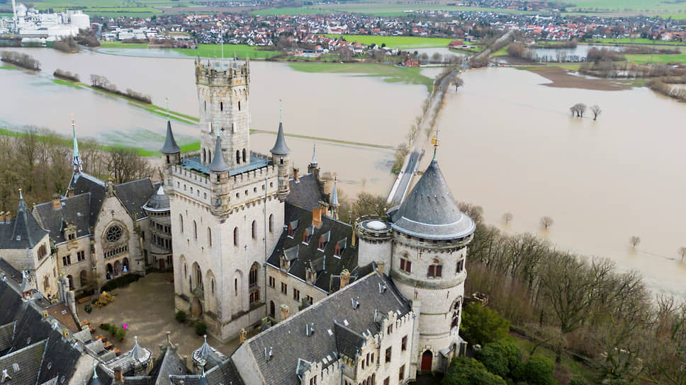 Замок Мариенбург, расположенный в регионе Ганновер, у реки Лайне 