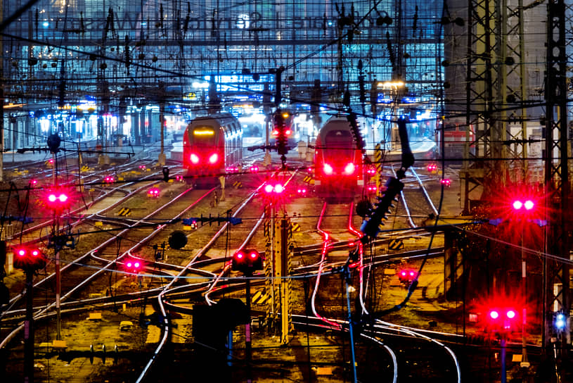 Франкфурт, Германия. Припаркованные поезда возле центрального железнодорожного вокзала города