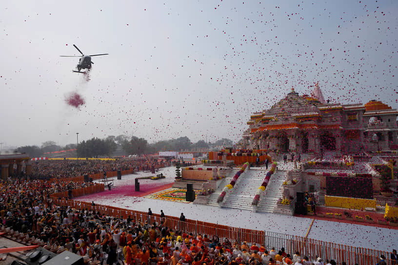 Айодхья, Индия. Церемония открытия храмового комплекса Рам Джанмабхуми — храма Места рождения Рамы, одного из самых почитаемых божеств в индуизме