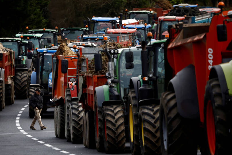 Плуизи, Франция. Забастовка фермеров против ужесточения правил ведения хозяйства, ценового давления и экологического регулирования