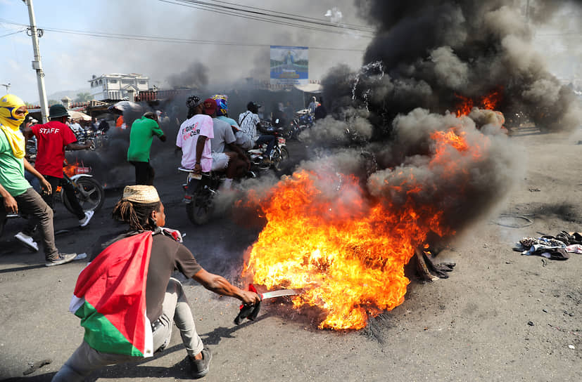 Порт-о-Пренс. Протестующие требуют отставки премьер-министра Гаити Ариэля Анри