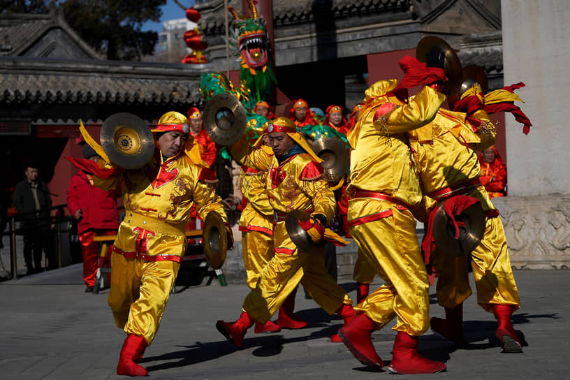 Пекин, Китай. Народные танцы в храме восточного пика гор Тайшан