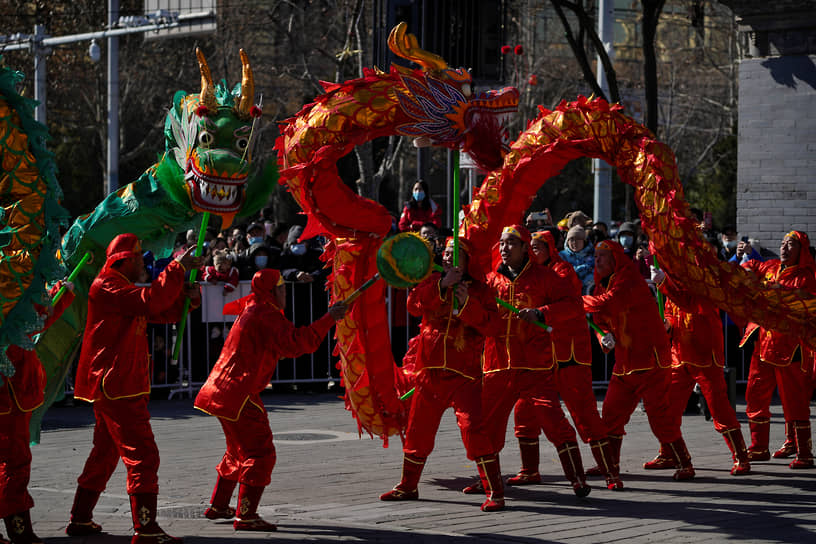 Пекин. Китай. Новогодний танец дракона