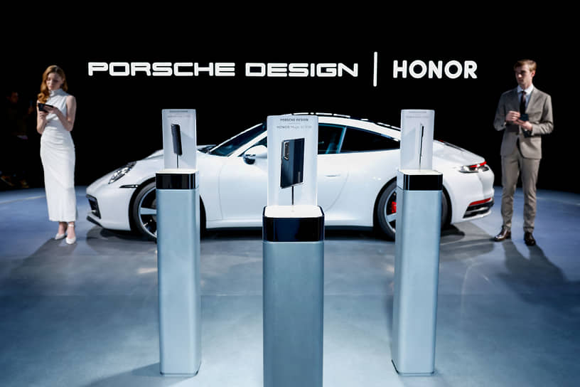 Первыми устройствами Honor с искусственным интеллектом станут смартфоны Honor Magic6 Pro, Porsche Design Honor Magic V2 RSR, ноутбук Honor MagicBook Pro 16 и планшет Honor Pad 9
