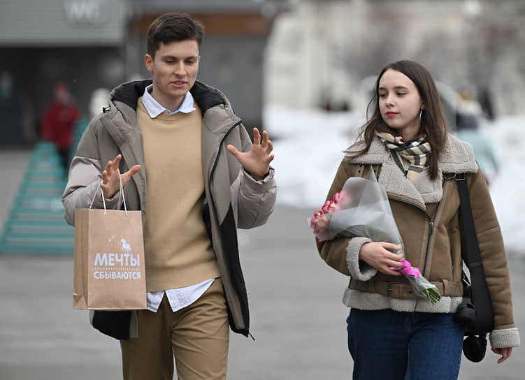 Москва. Горожане в Парке Горького