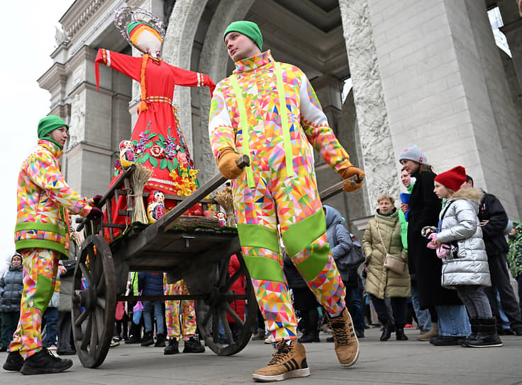 Масленица на главной уличной сцене выставки-форума «Россия»