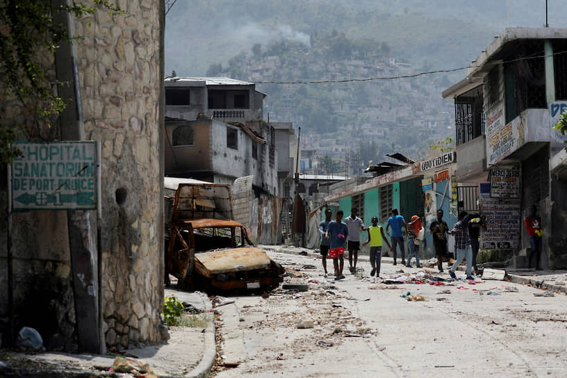 12 марта премьер-министр Гаити Ариэль Анри все же согласился подать в отставку, власть в стране временно перешла к президентскому совету, который должен определить имя нового главы правительства