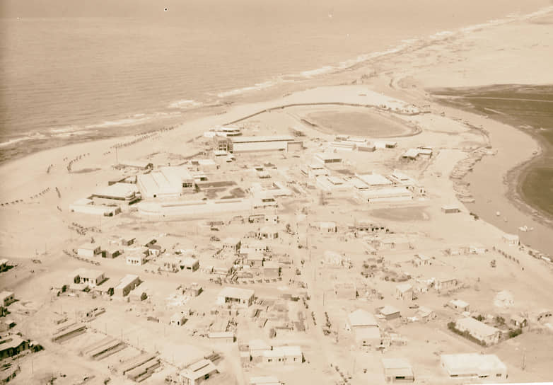 В течение 1910 года были построены первые улицы — Герцля, Ахад-Хаама, Иегуды Халеви, Лилиенблюма и Ротшильда, установлена система водоснабжения и завершено строительство 66 домов