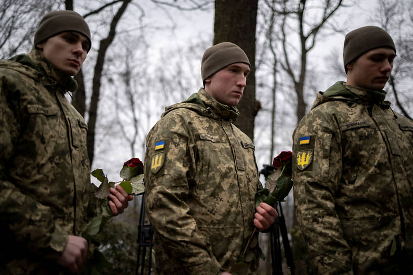 Украине вернули тела 140 погибших солдат ВСУ, сообщил 26 апреля Координационный штаб по вопросам обращения с военнопленными. Российской стороне выдали 36 тел, заявил РБК депутат Госдумы, представитель парламентской координационной группы по вопросам военной операции Шамсаил Саралиев