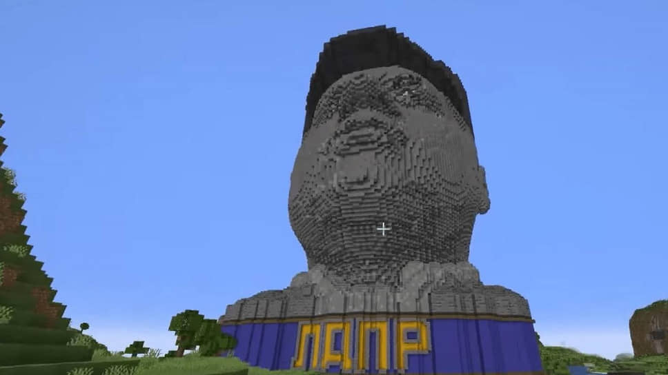В 2023 году на одном из серверов онлайн-игры Minecraft создали 200-метровый памятник умершему политику Владимиру Жириновскому. ЛДПР провела у памятника онлайн-маевку