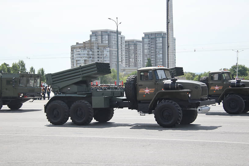 Боевая техника на параде в Ростове-на-Дону