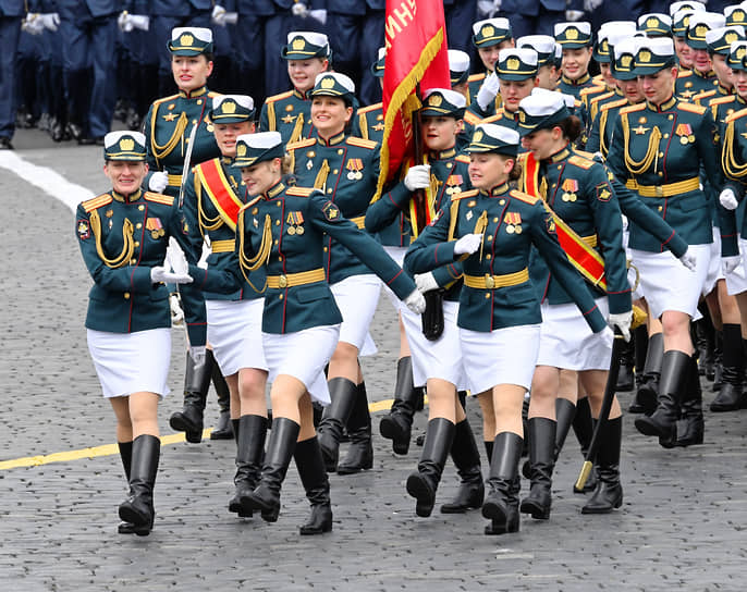 Москва. Женский батальон на параде Победы на Красной площади