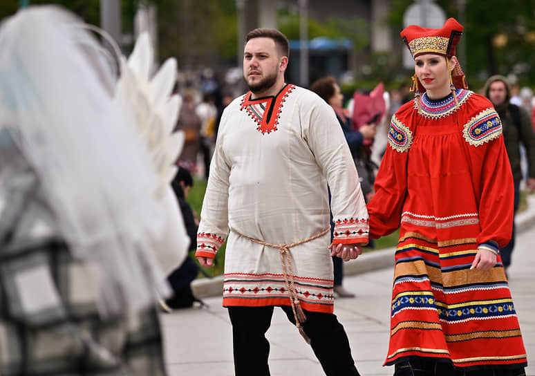 С 12 мая на выставке начнут работать свадебные стенды, на которых будут представлены традиции различных регионов России