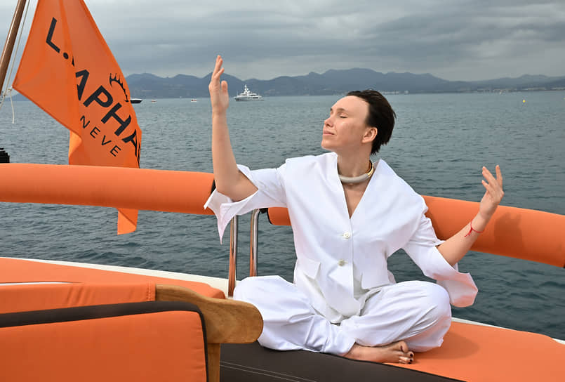 Актриса Дарья Екамасова на вечеринке на яхте L.Raphael