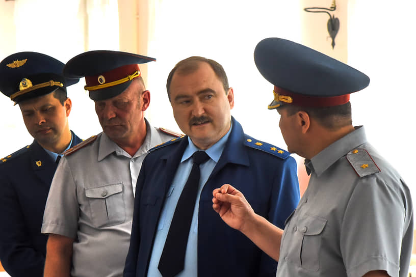 Прокурор Новосибирской области Владимир Фалилеев (второй справа) (фото 2017 года)