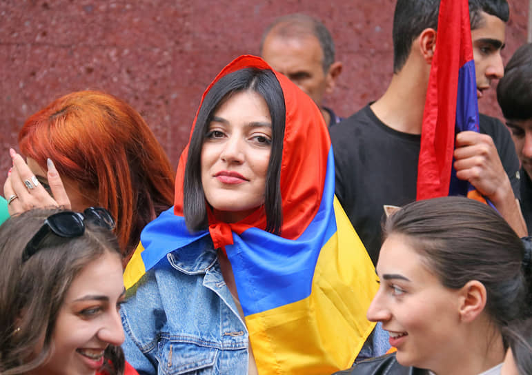Ереван. Участники акции протеста против хода демаркации границы Армении с Азербайджаном  