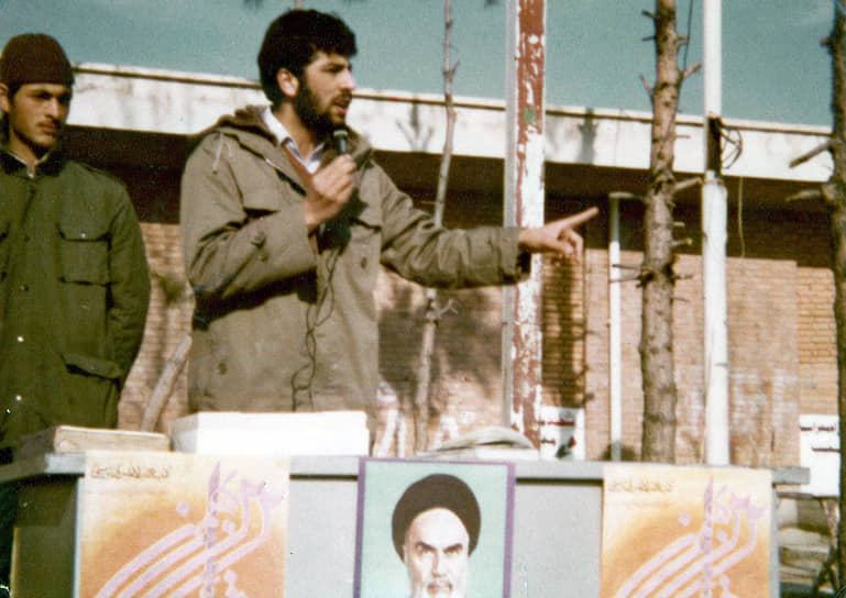 Активно поддерживал Исламскую революцию 1979 года, приведшую к упразднению монархии и провозглашению Исламской Республики Иран. В 25 лет стал заместителем прокурора Тегерана и, как утверждают международные правозащитные организации, входил в так называемый «комитет смерти», который санкционировал внесудебные массовые казни политзаключенных в 1988 году