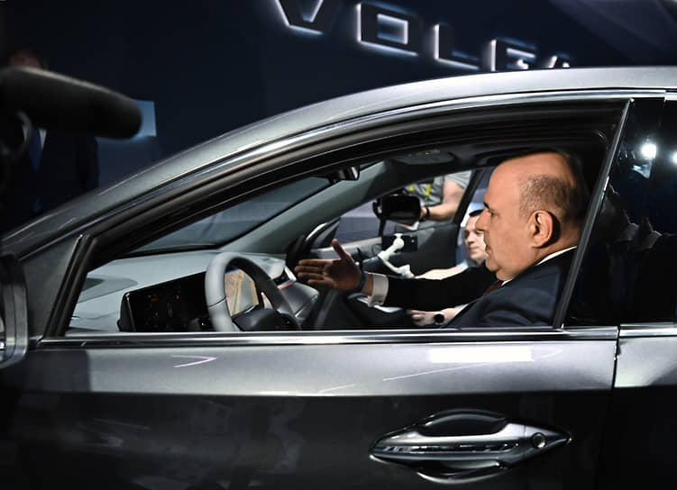 Председатель правительства России Михаил Мишустин в автомобиле Volga