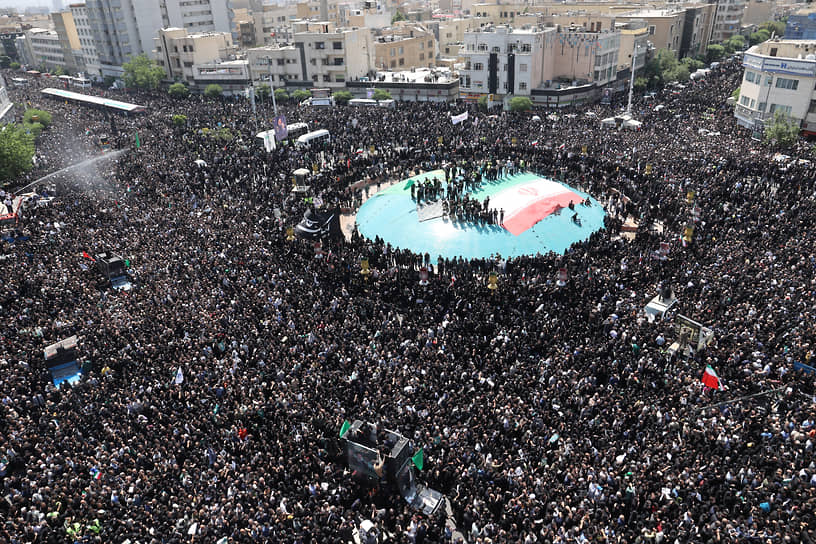 По оценкам мэра Мешхеда, на улицах города собралось около 3 млн человек