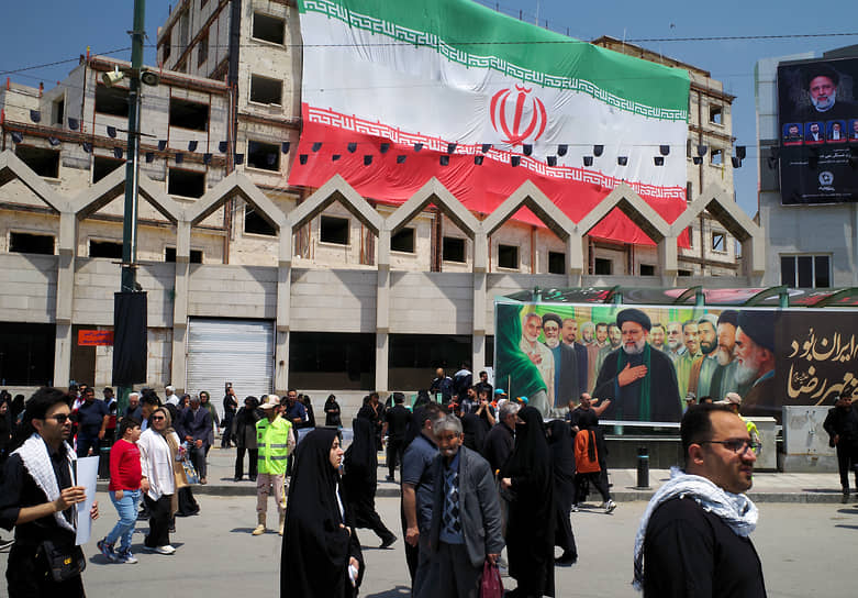 В Тегеране в траурных мероприятиях приняли участие около 60 иностранных делегаций, в том числе 10 на уровне глав государств и 20 — на уровне министерств