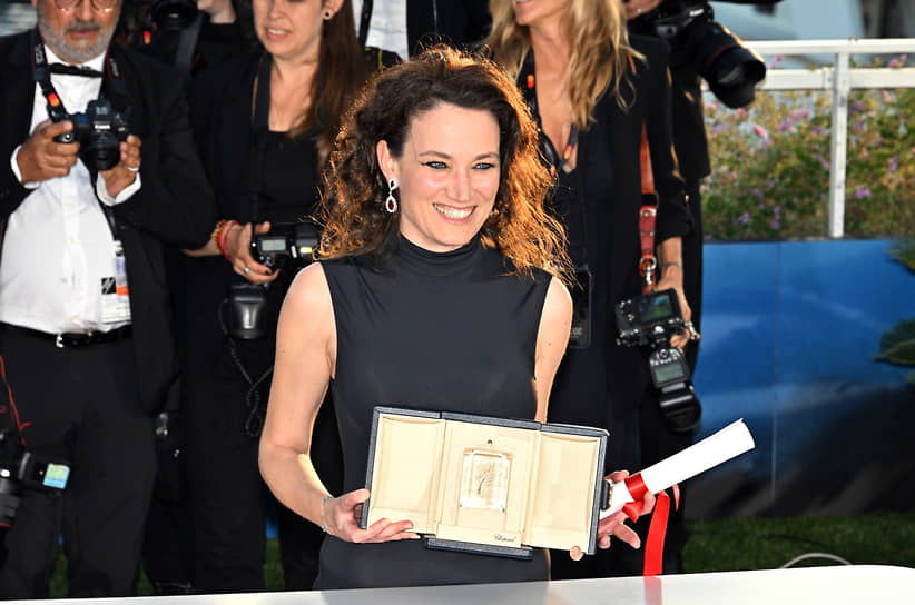 Французский режиссер Корали Фаржа получила награду за лучший сценарий за фильм «Вещество»
