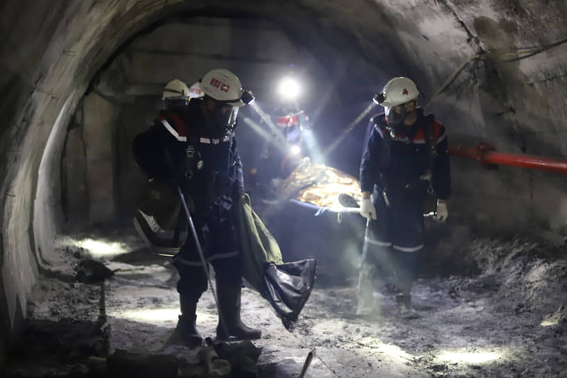 Горноспасатели во время поисковых работ на шахте «Листвяжная»
