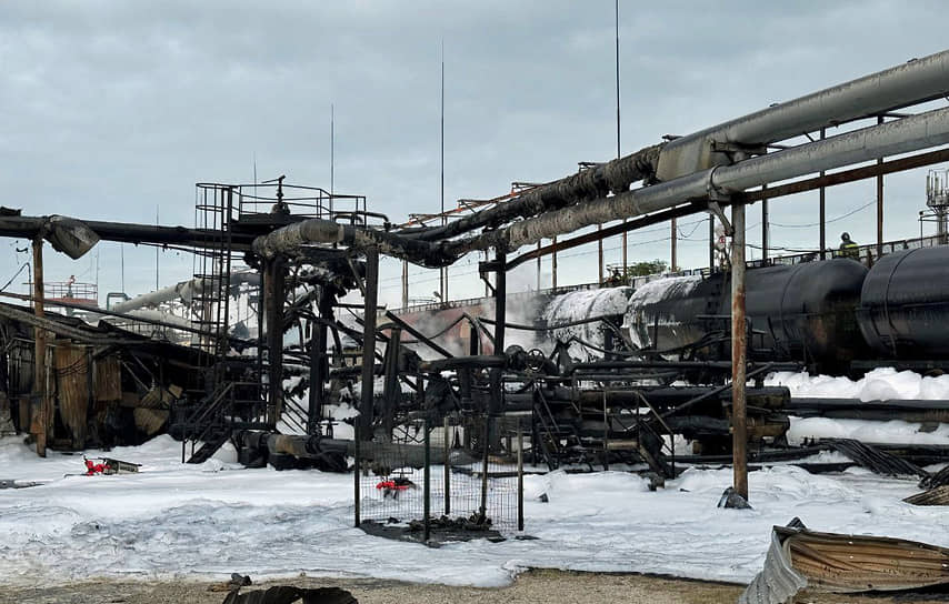 Пожар на нефтебазе в Темрюкском районе