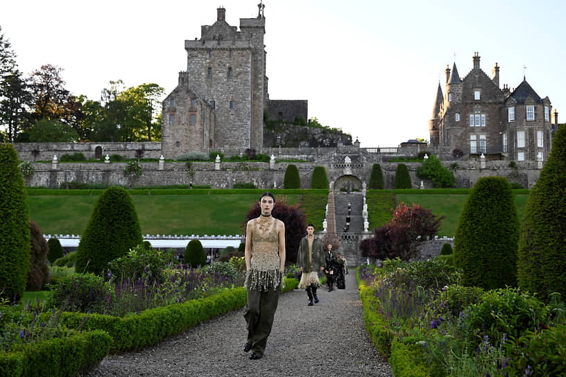 Пертшир, Великобритания. Модный показ Christian Dior в замке Драммонд