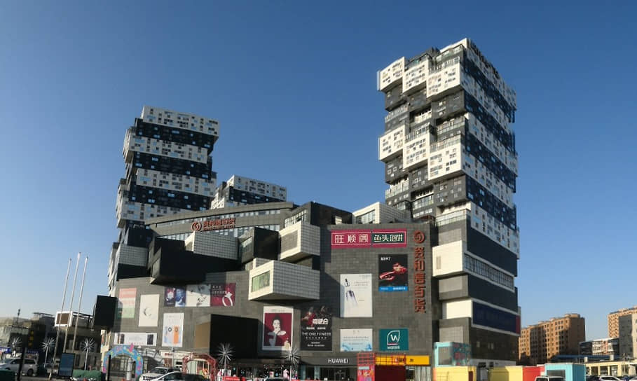 Пекин. Местные жители неофициально называют здание на фото «Тетрисом»  